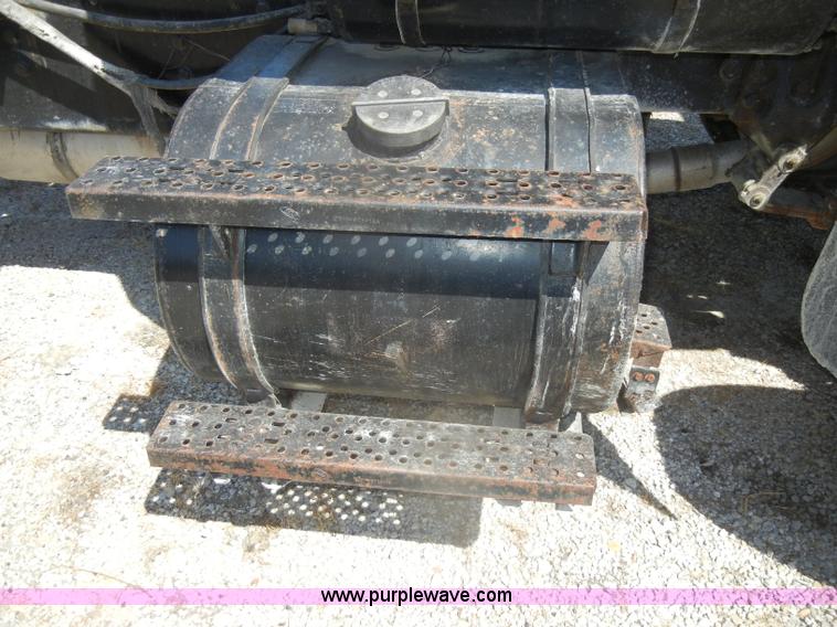 image for item D4605 1993 Ford L8000 dump truck