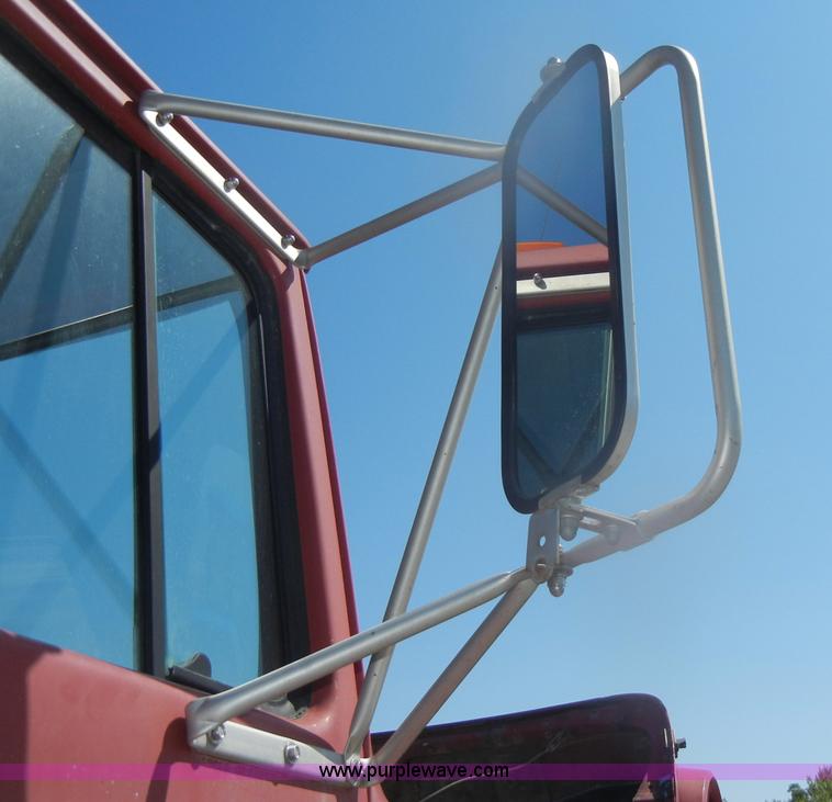 image for item D4605 1993 Ford L8000 dump truck