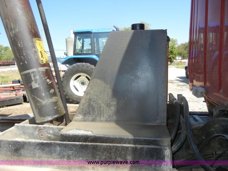 image for item D4605 1993 Ford L8000 dump truck