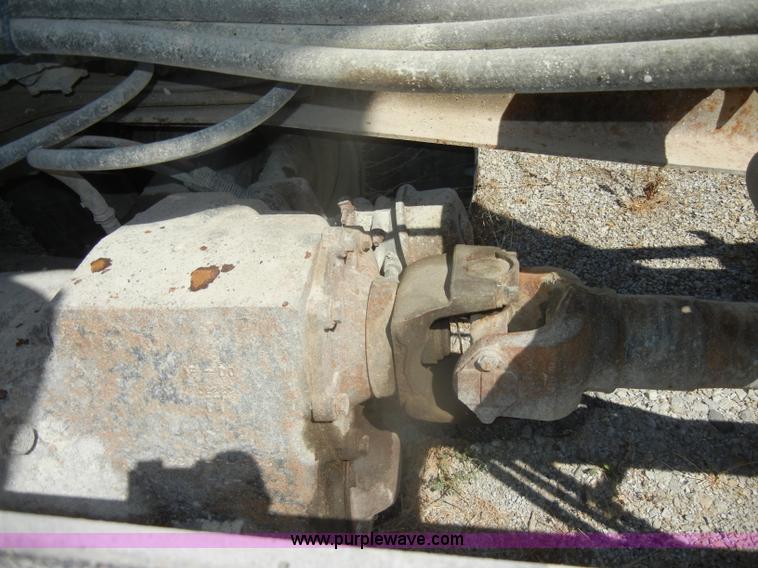 image for item D4605 1993 Ford L8000 dump truck