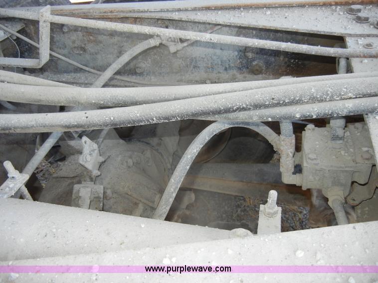 image for item D4605 1993 Ford L8000 dump truck