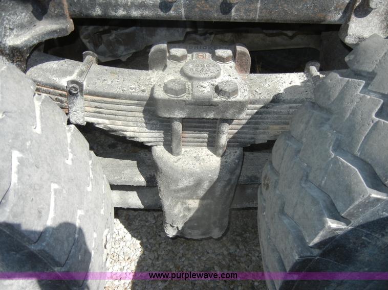 image for item D4605 1993 Ford L8000 dump truck