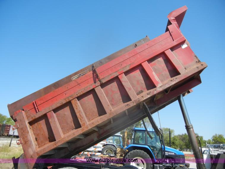 image for item D4605 1993 Ford L8000 dump truck