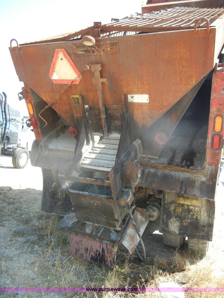 image for item D4605 1993 Ford L8000 dump truck