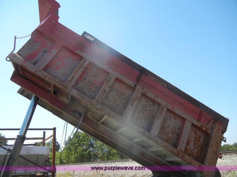 image for item D4605 1993 Ford L8000 dump truck