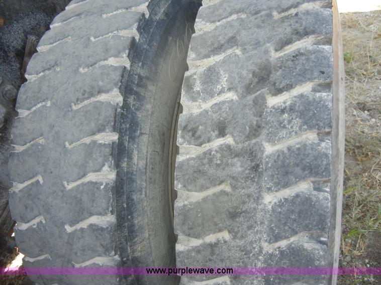 image for item D4605 1993 Ford L8000 dump truck