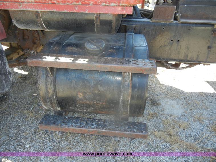 image for item D4605 1993 Ford L8000 dump truck