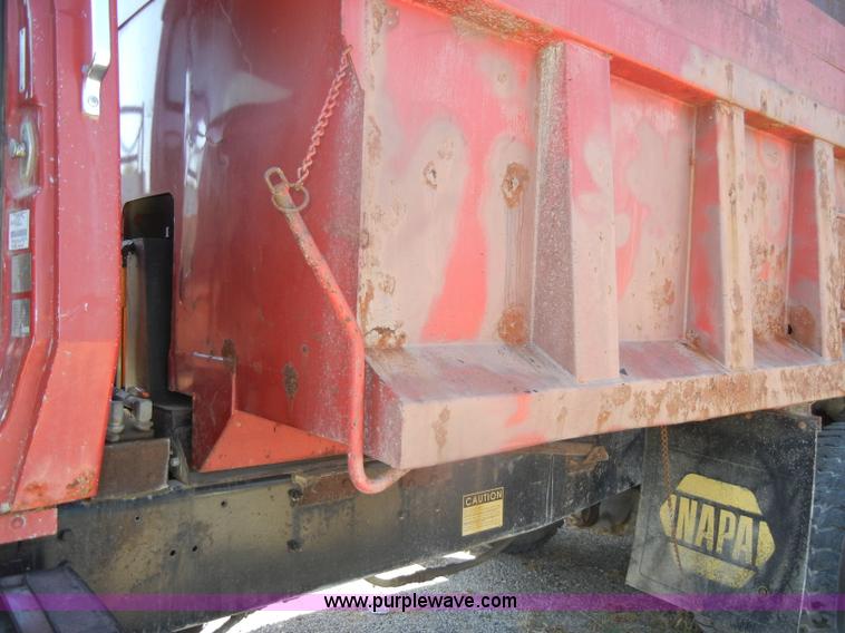 image for item D4605 1993 Ford L8000 dump truck