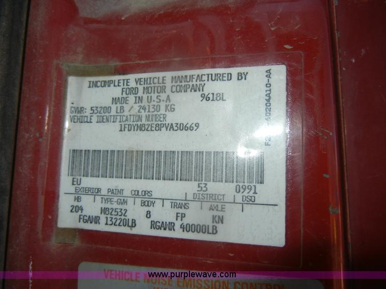 image for item D4605 1993 Ford L8000 dump truck