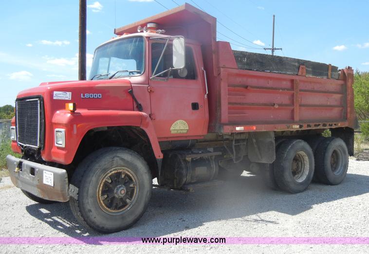 image for item D4606 1996 Ford L8000 dump truck