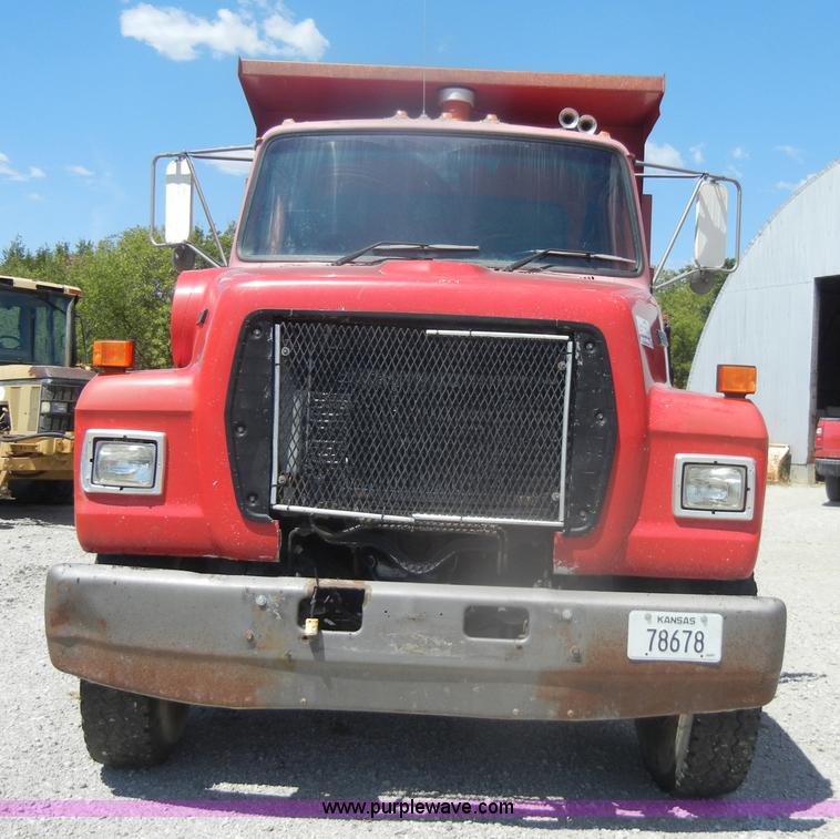 image for item D4606 1996 Ford L8000 dump truck