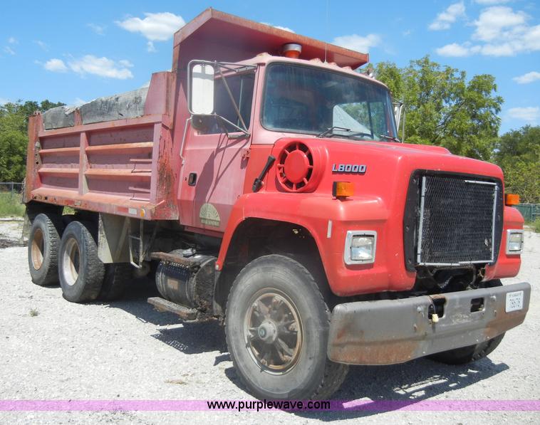 image for item D4606 1996 Ford L8000 dump truck
