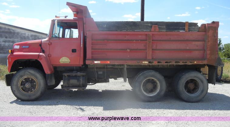 image for item D4606 1996 Ford L8000 dump truck