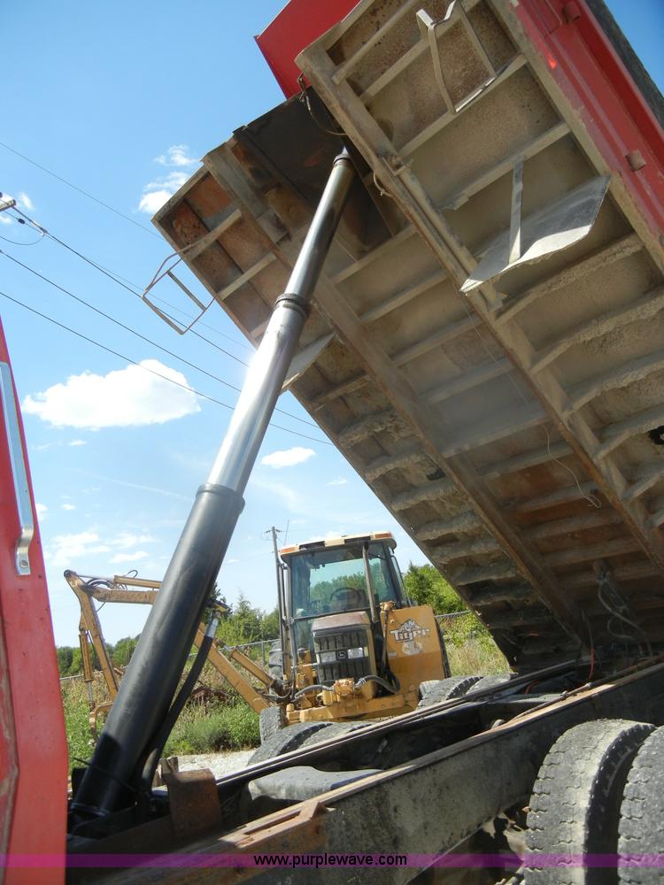 image for item D4606 1996 Ford L8000 dump truck