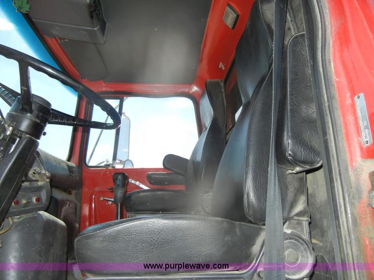 image for item D4606 1996 Ford L8000 dump truck