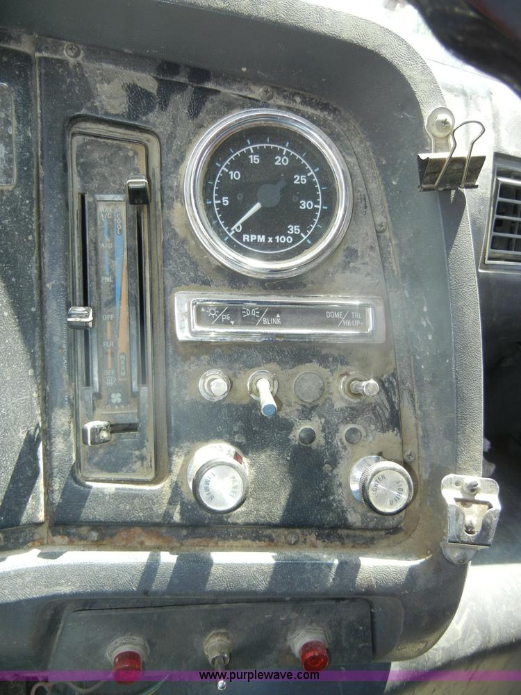 image for item D4606 1996 Ford L8000 dump truck