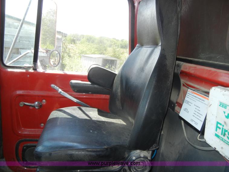 image for item D4606 1996 Ford L8000 dump truck