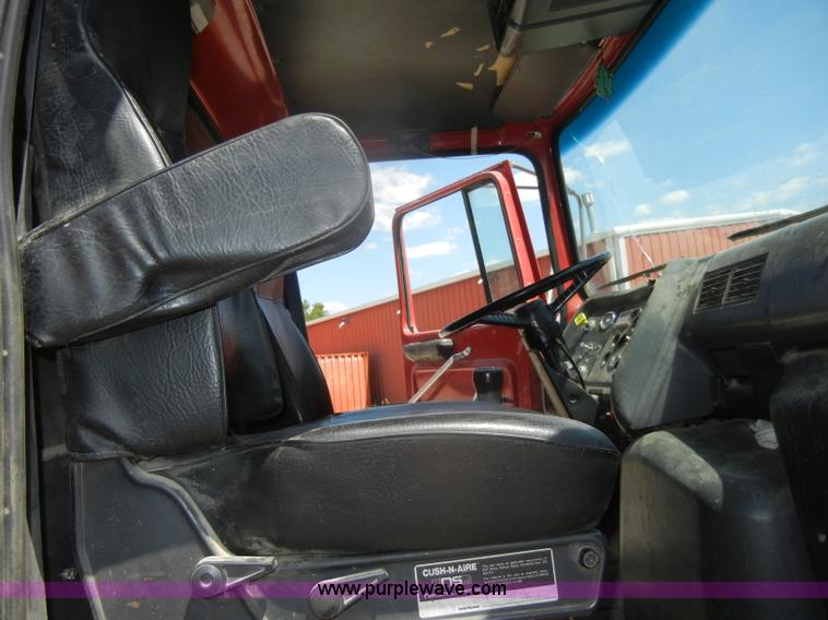 image for item D4606 1996 Ford L8000 dump truck