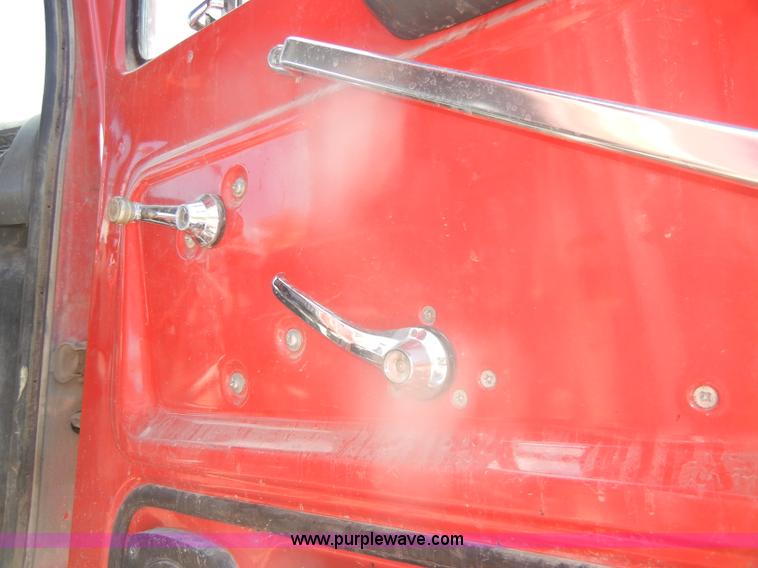 image for item D4606 1996 Ford L8000 dump truck