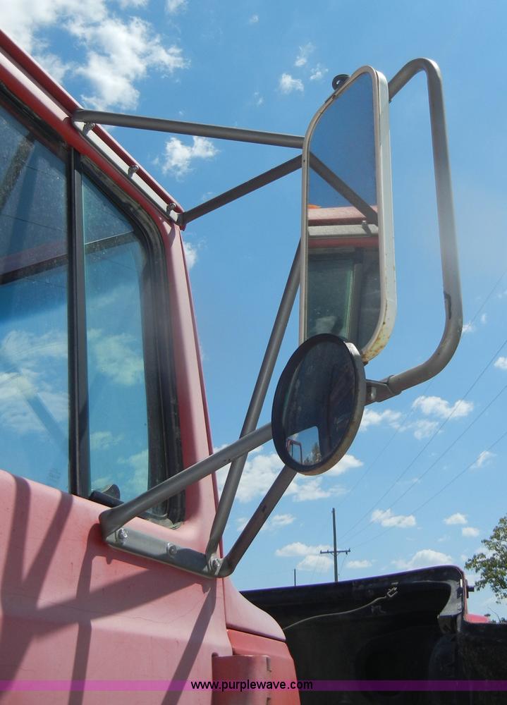 image for item D4606 1996 Ford L8000 dump truck