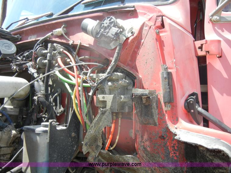 image for item D4606 1996 Ford L8000 dump truck