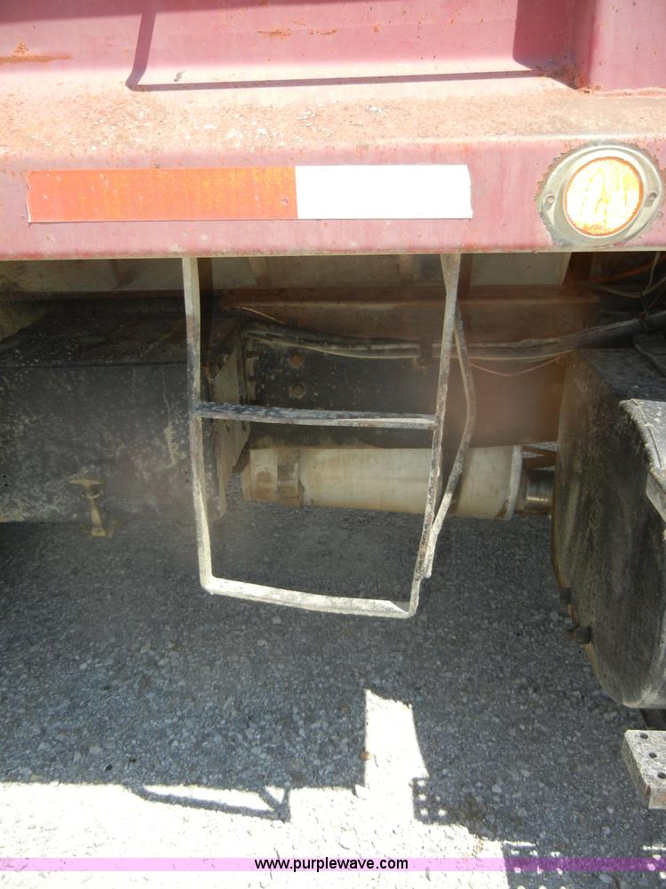 image for item D4606 1996 Ford L8000 dump truck