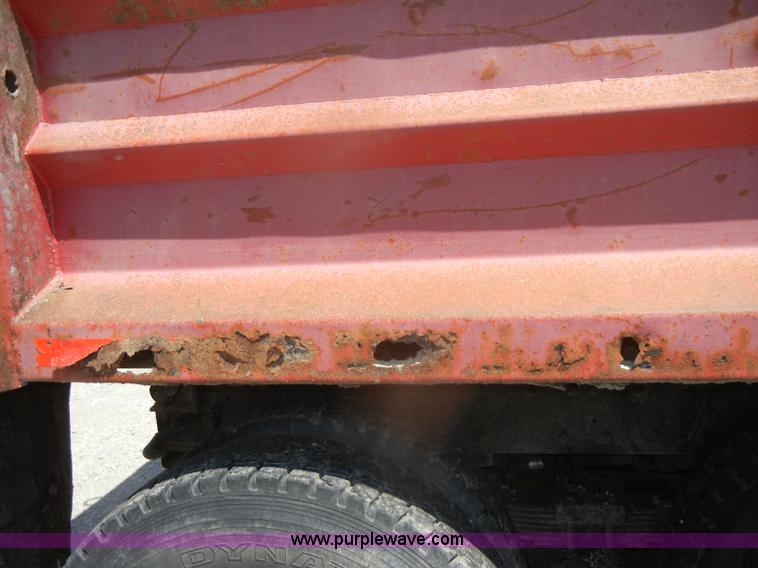 image for item D4606 1996 Ford L8000 dump truck