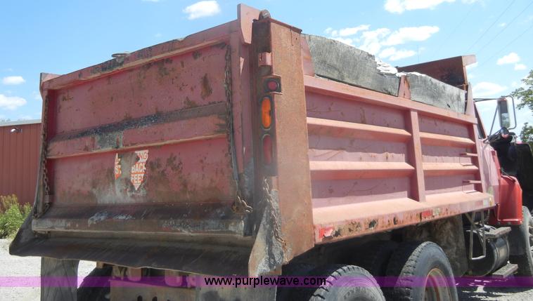 image for item D4606 1996 Ford L8000 dump truck