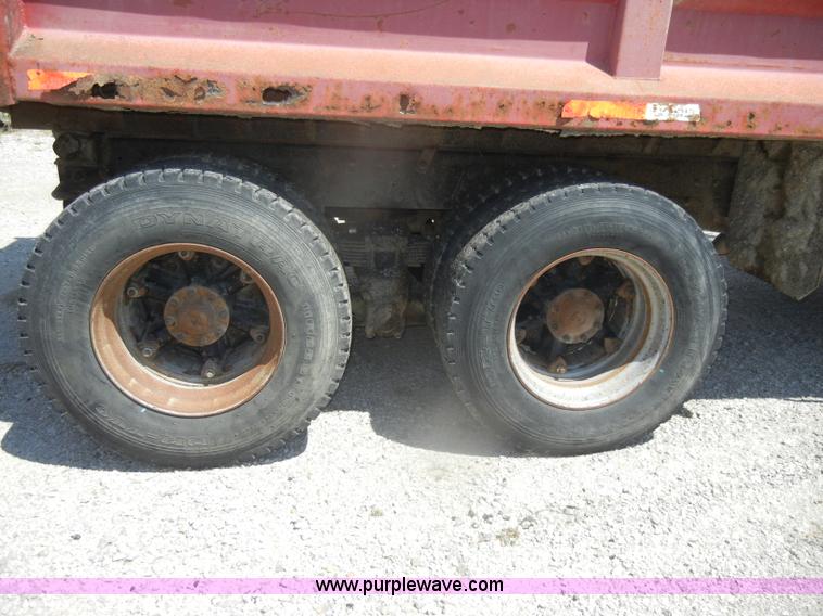 image for item D4606 1996 Ford L8000 dump truck