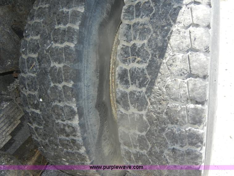 image for item D4606 1996 Ford L8000 dump truck