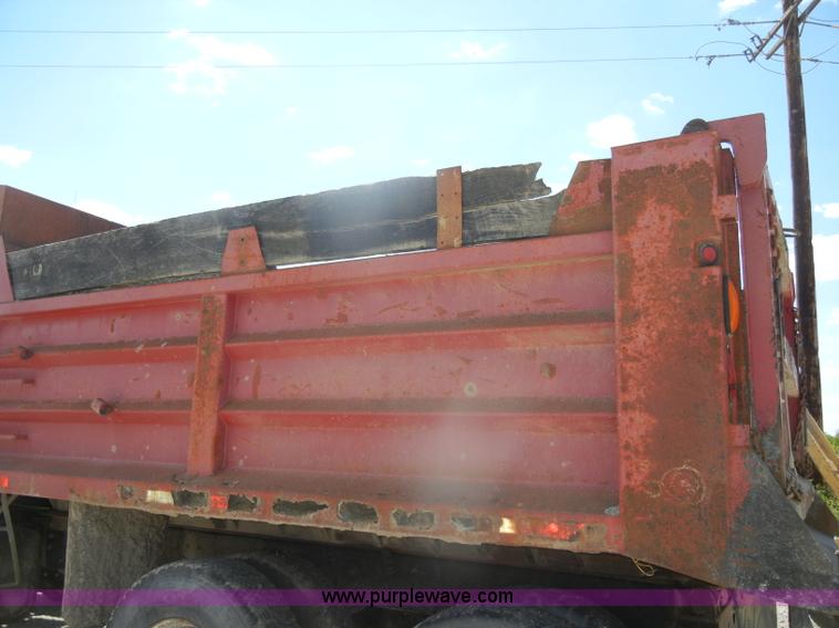 image for item D4606 1996 Ford L8000 dump truck
