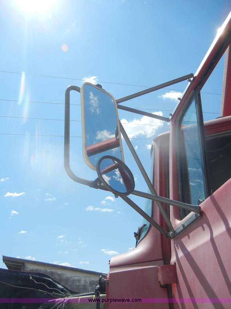 image for item D4606 1996 Ford L8000 dump truck