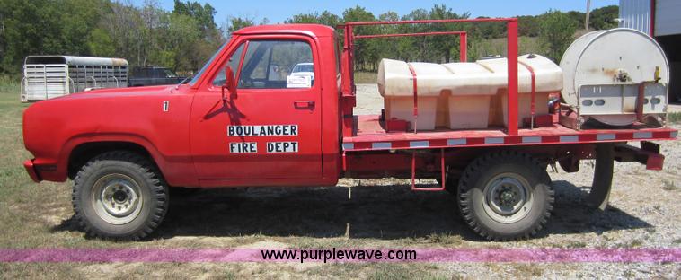 image for item D5605 1977 Dodge W200 flatbed pickup truck