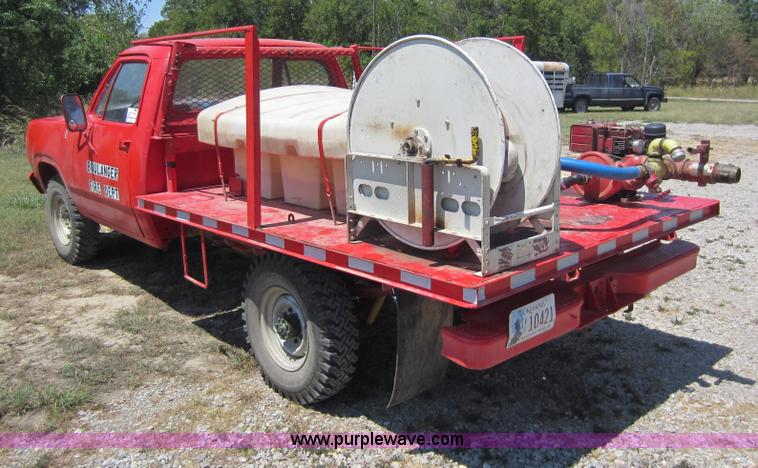 image for item D5605 1977 Dodge W200 flatbed pickup truck