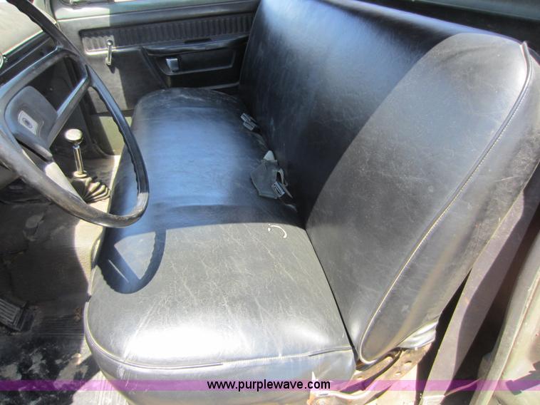 image for item D5605 1977 Dodge W200 flatbed pickup truck