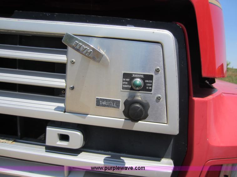 image for item D5606 1983 Ford F700 truck cab and chassis