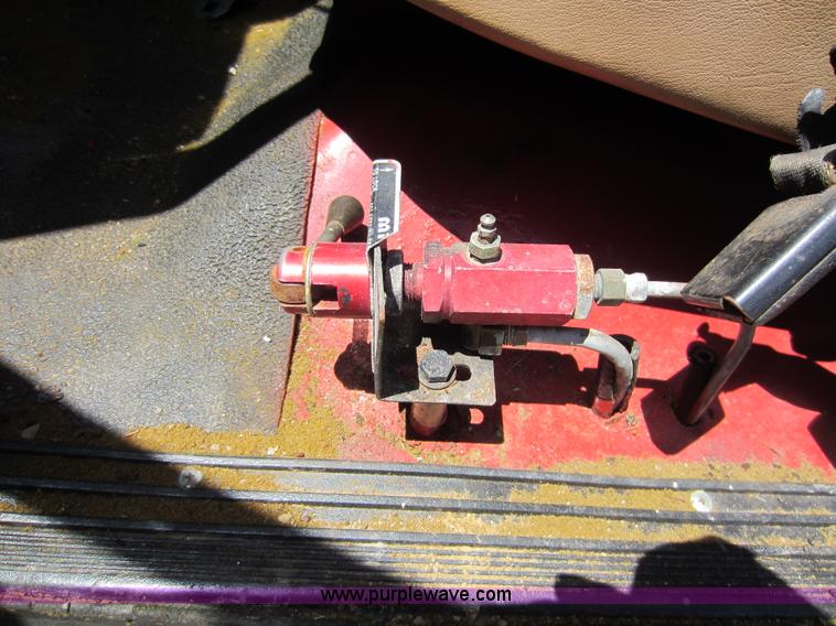 image for item D5606 1983 Ford F700 truck cab and chassis