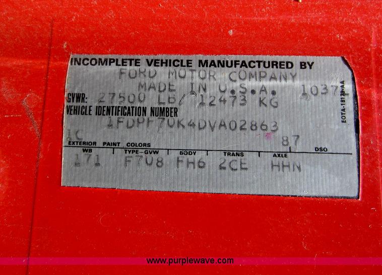 image for item D5606 1983 Ford F700 truck cab and chassis