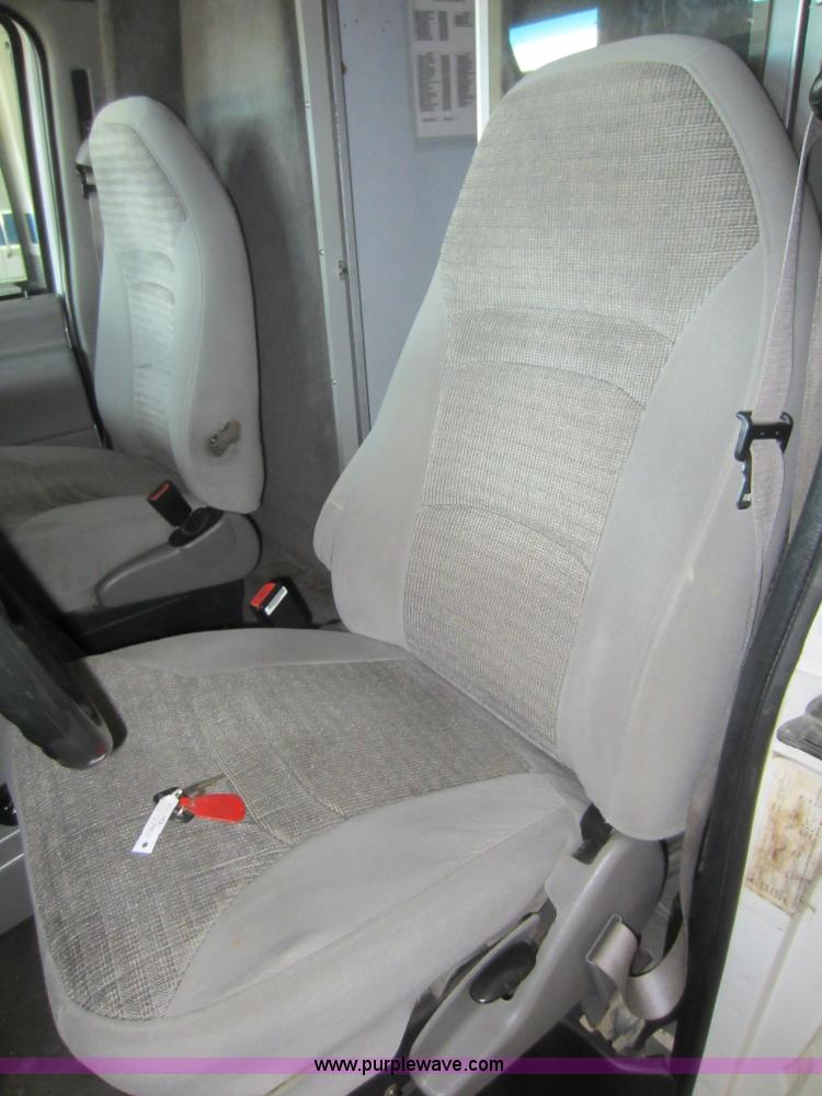 image for item F6502 2001 Ford E350 ambulance