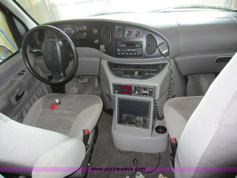 image for item F6502 2001 Ford E350 ambulance