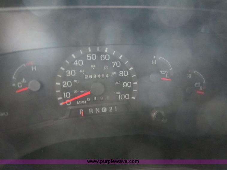 image for item F6502 2001 Ford E350 ambulance