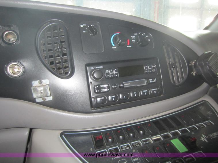 image for item F6502 2001 Ford E350 ambulance