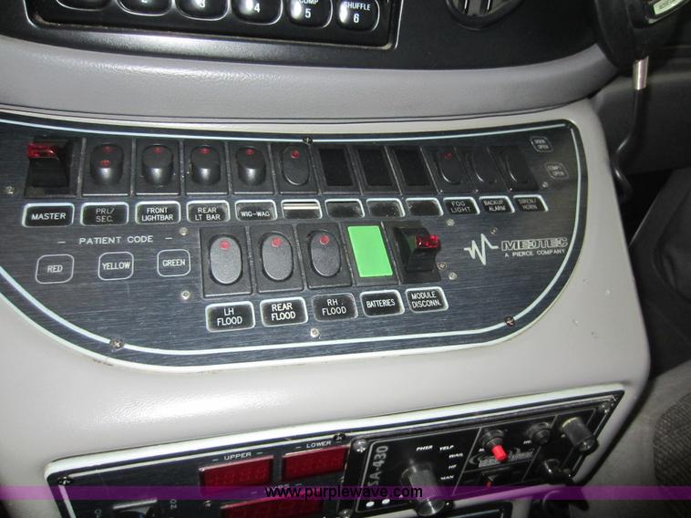 image for item F6502 2001 Ford E350 ambulance