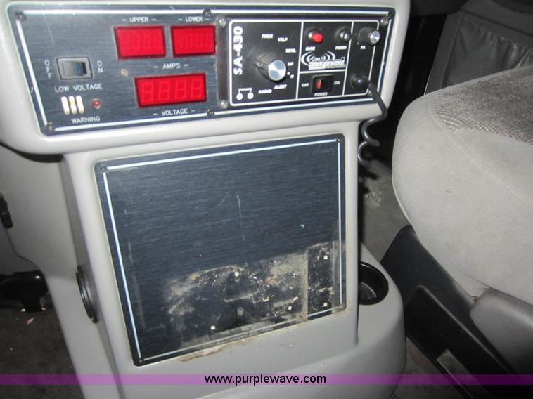 image for item F6502 2001 Ford E350 ambulance