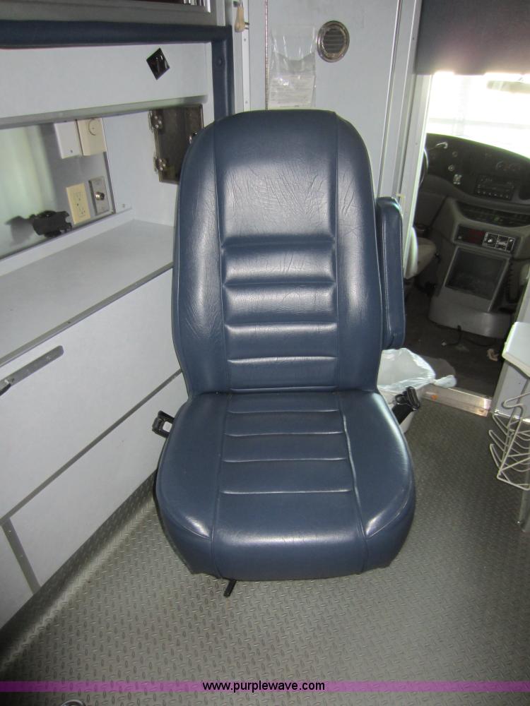 image for item F6502 2001 Ford E350 ambulance