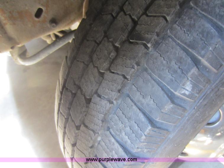 image for item F6502 2001 Ford E350 ambulance