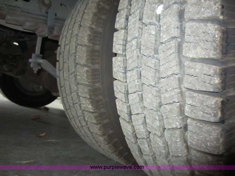 image for item F6502 2001 Ford E350 ambulance