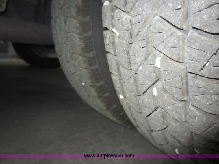 image for item F6502 2001 Ford E350 ambulance