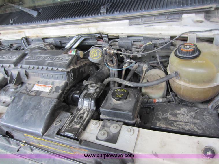 image for item F6502 2001 Ford E350 ambulance