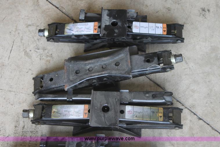 image for item G4671 (5) car scissor jacks